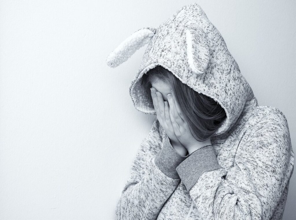 heartbroken alone sad anime girl